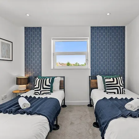 شقة Spacious - Parking & Wifi *
