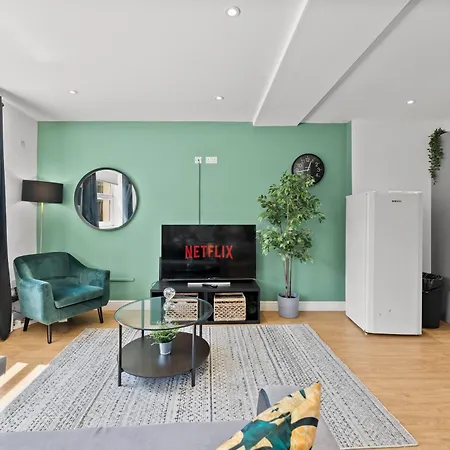 Spacious - Parking & Wifi شقة