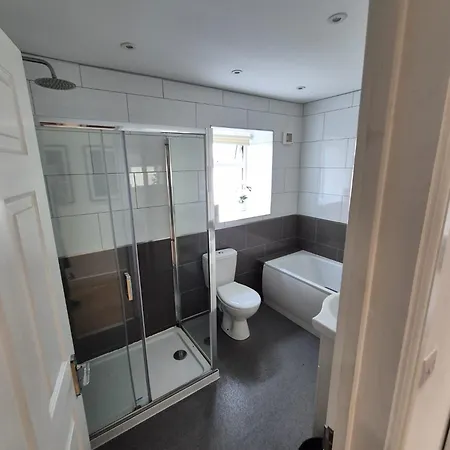Apartment Spacious - Parking & Wifi *