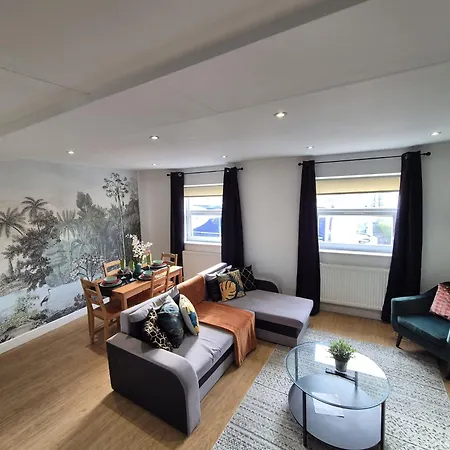 Spacious - Parking & Wifi Apartment *