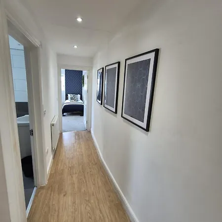 Spacious - Parking & Wifi Apartment *
