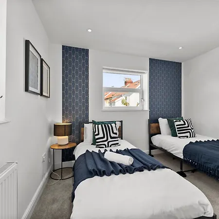 Apartment Spacious - Parking & Wifi Bristol