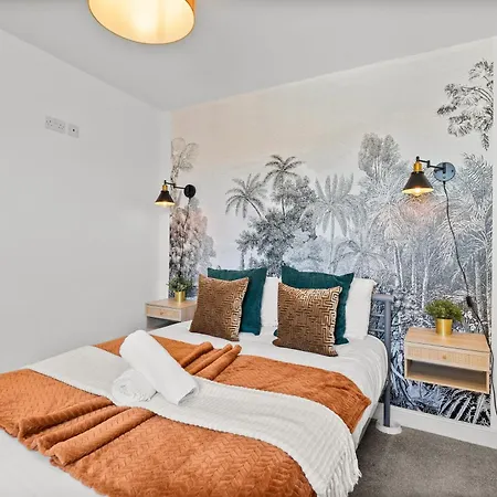 Spacious - Parking & Wifi Apartment