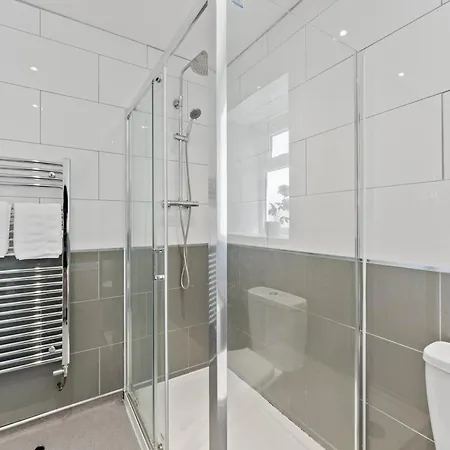 Apartment Spacious - Parking & Wifi