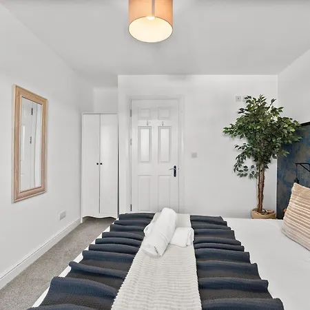 Apartment Spacious - Parking & Wifi *