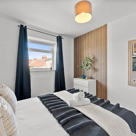 Apartment Spacious - Parking & Wifi Bristol