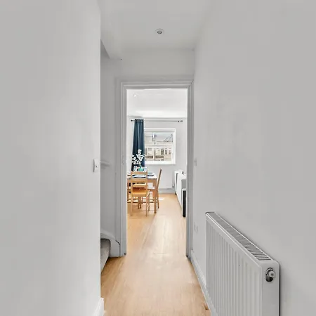 Spacious - Parking & Wifi Bristol