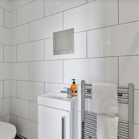 Spacious - Parking & Wifi Bristol