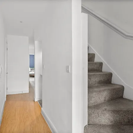 Apartment Spacious - Parking & Wifi Bristol